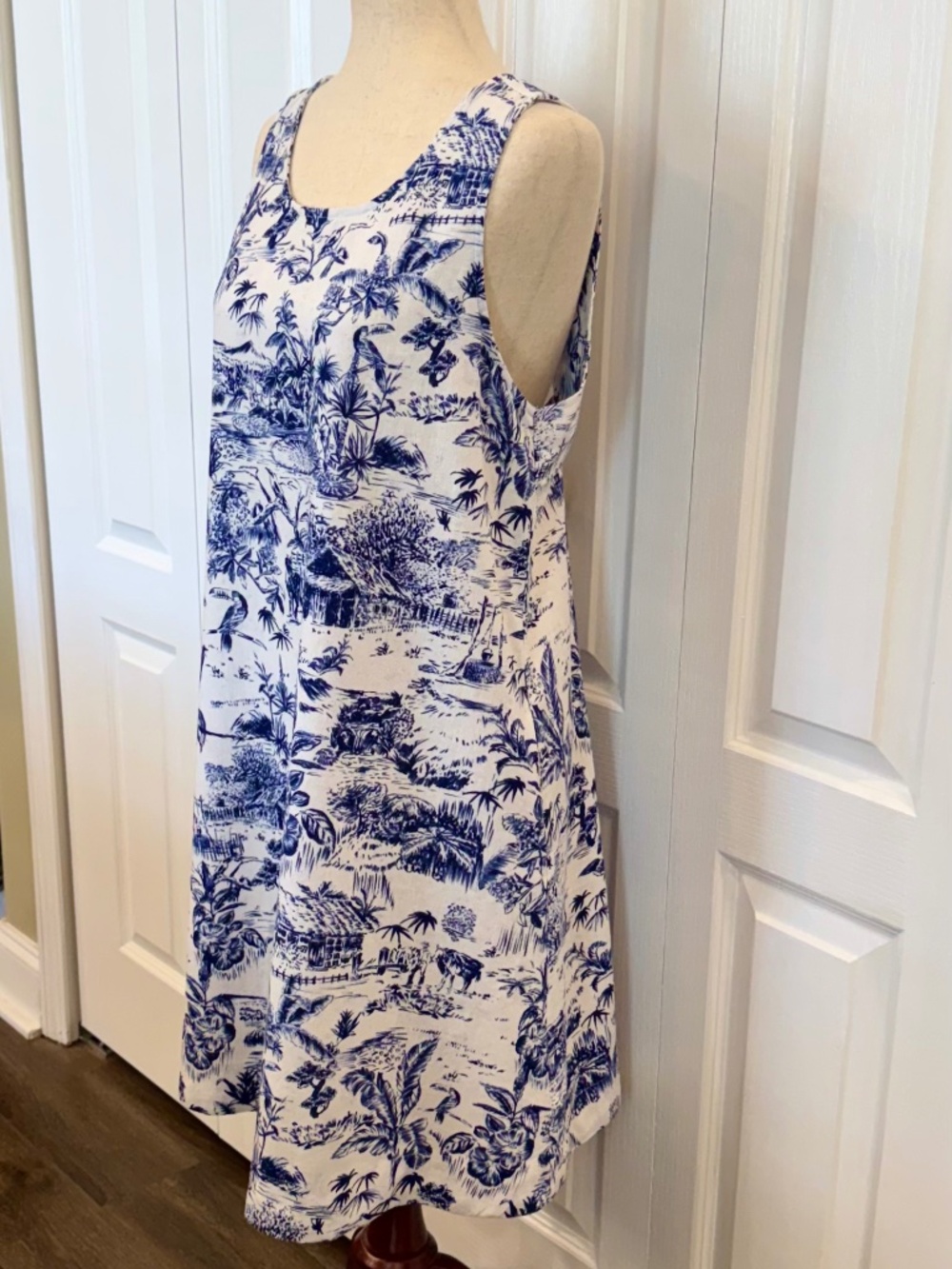 Women's Size L, Linen Blend Dress by Joie, Blue & White Tropical Print Pullover - Picture 2 of 11